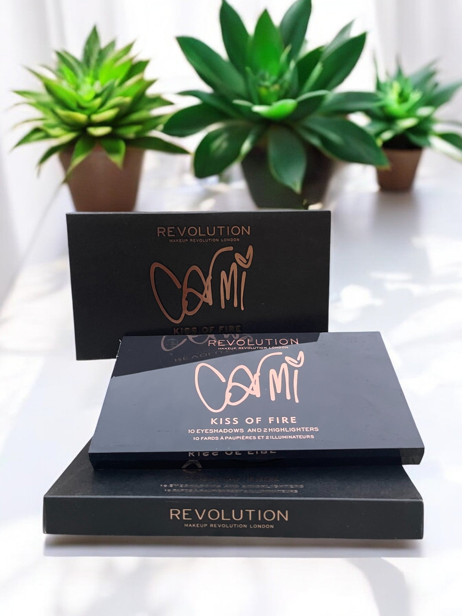 Revolution Eyeshadow Palette .