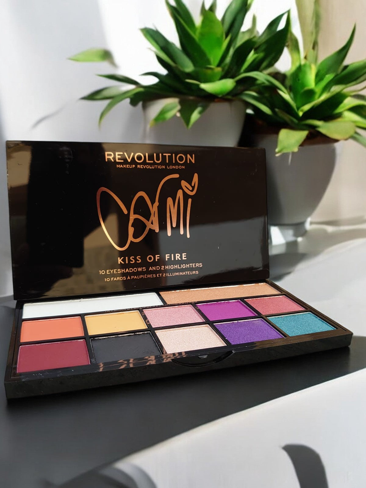 Revolution Eyeshadow Palette .