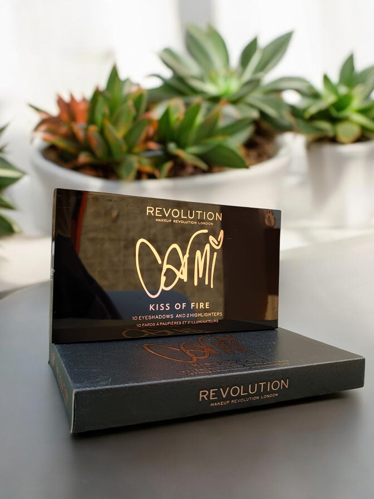 Revolution Eyeshadow Palette .